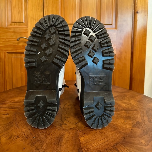 Like new white Dr. Martens, Doc’s, Doc Martens Jadon boots - Picture 4 of 7